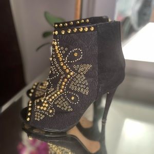 Vintage suede studded open toes heeled booties